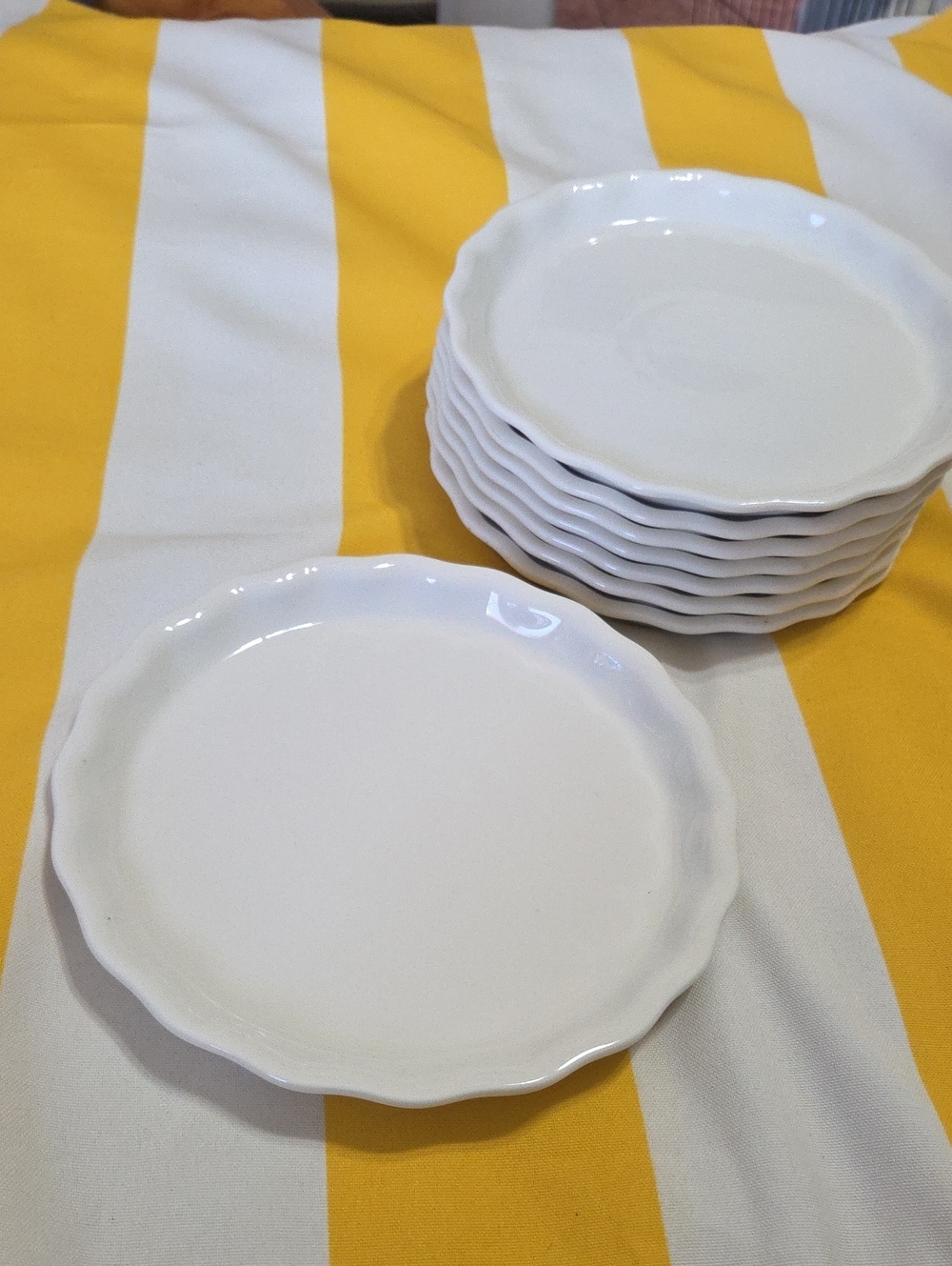Sweese White Scalloped Dessert Salad Plates 7.5" Set of 8 Porcelain